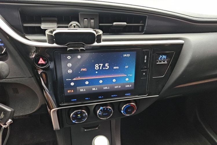 Toyota Corolla 2017 #14 Toyota Corolla 2017 car image #14