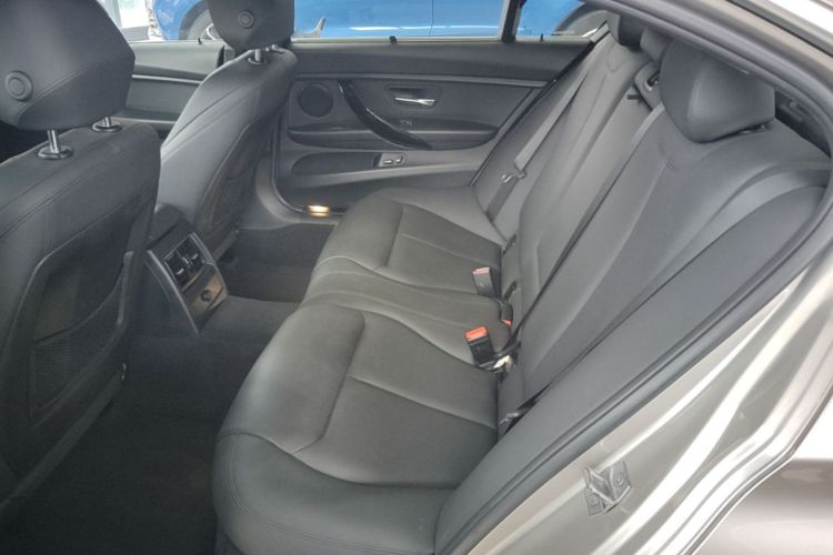 BMW 3 Series 2018 #17 BMW 3 Series 2018 car image #17