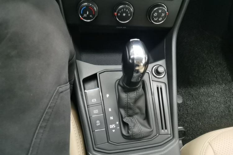 Volkswagen Lavida 2019 car image #16