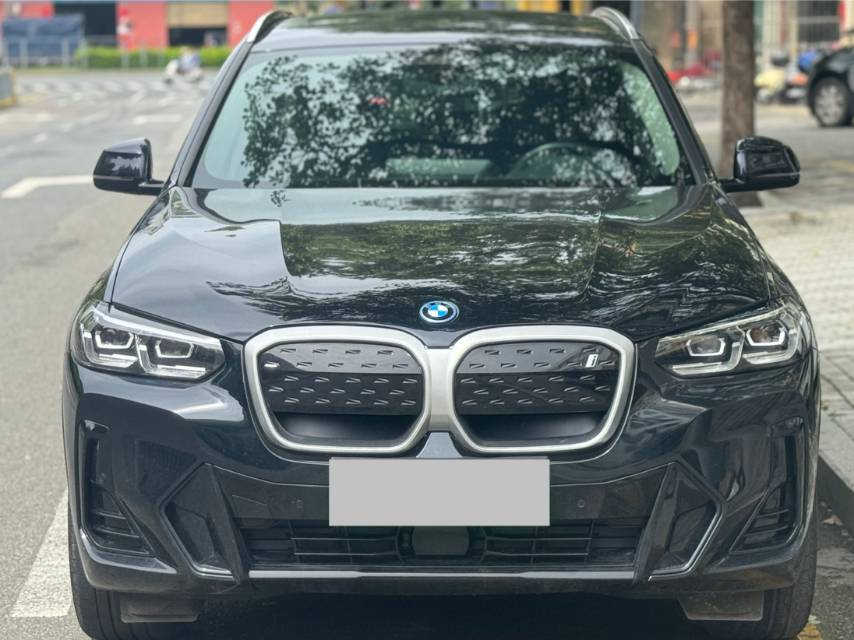 BMW iX3 2024 car image #2