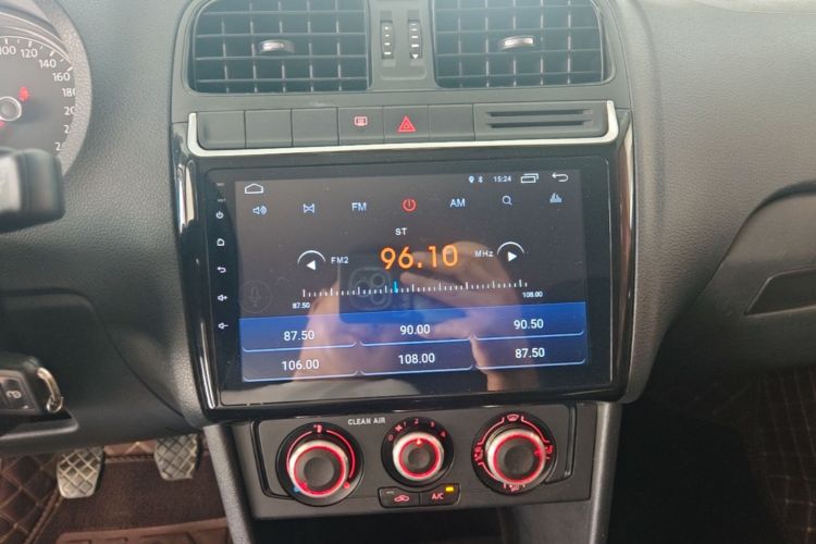 Volkswagen Polo 2018 car image #13