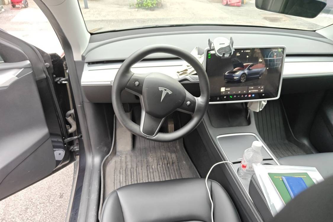 Tesla Model Y 2024 car image #22