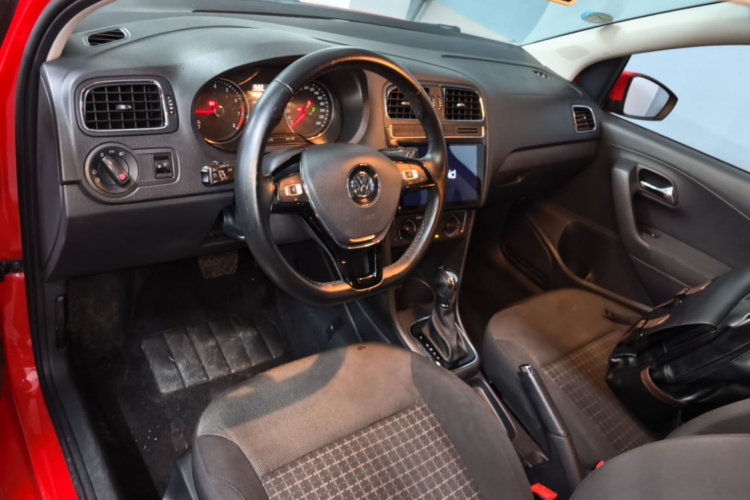 Volkswagen Polo 2016 car image #10