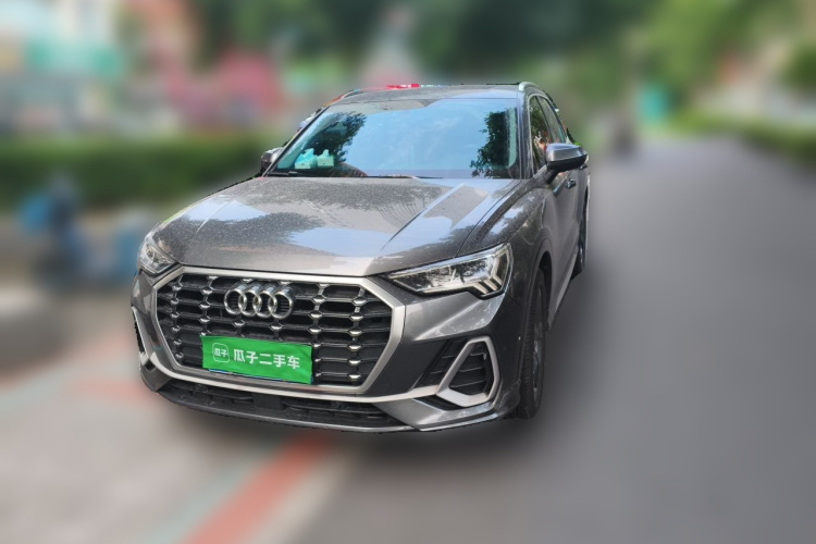 Audi Q3 2022 car image #2