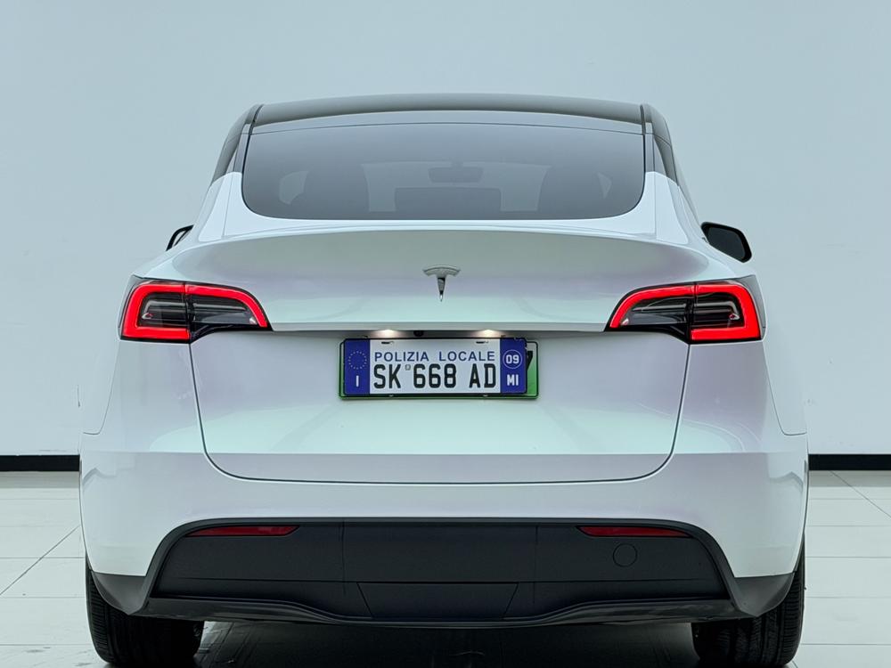 Tesla Model Y 2022 #5 Tesla Model Y 2022 car image #5