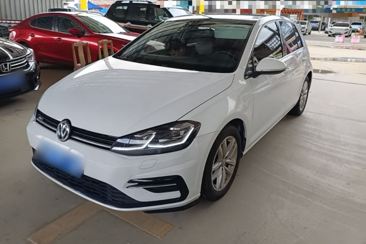 Volkswagen Golf 2018 car image #2