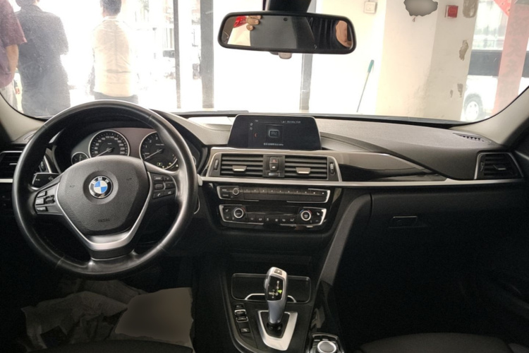 BMW 3 Series 2018 #10 BMW 3 Series 2018 car image #10