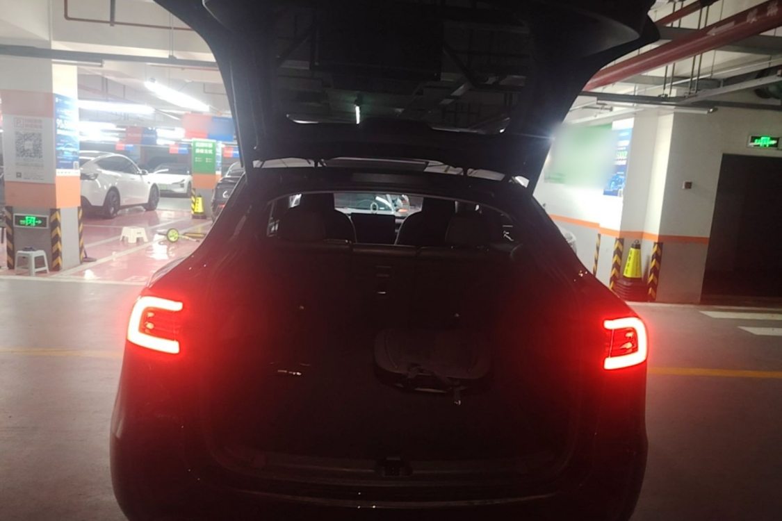 Tesla Model Y 2024 #5 Tesla Model Y 2024 car image #5