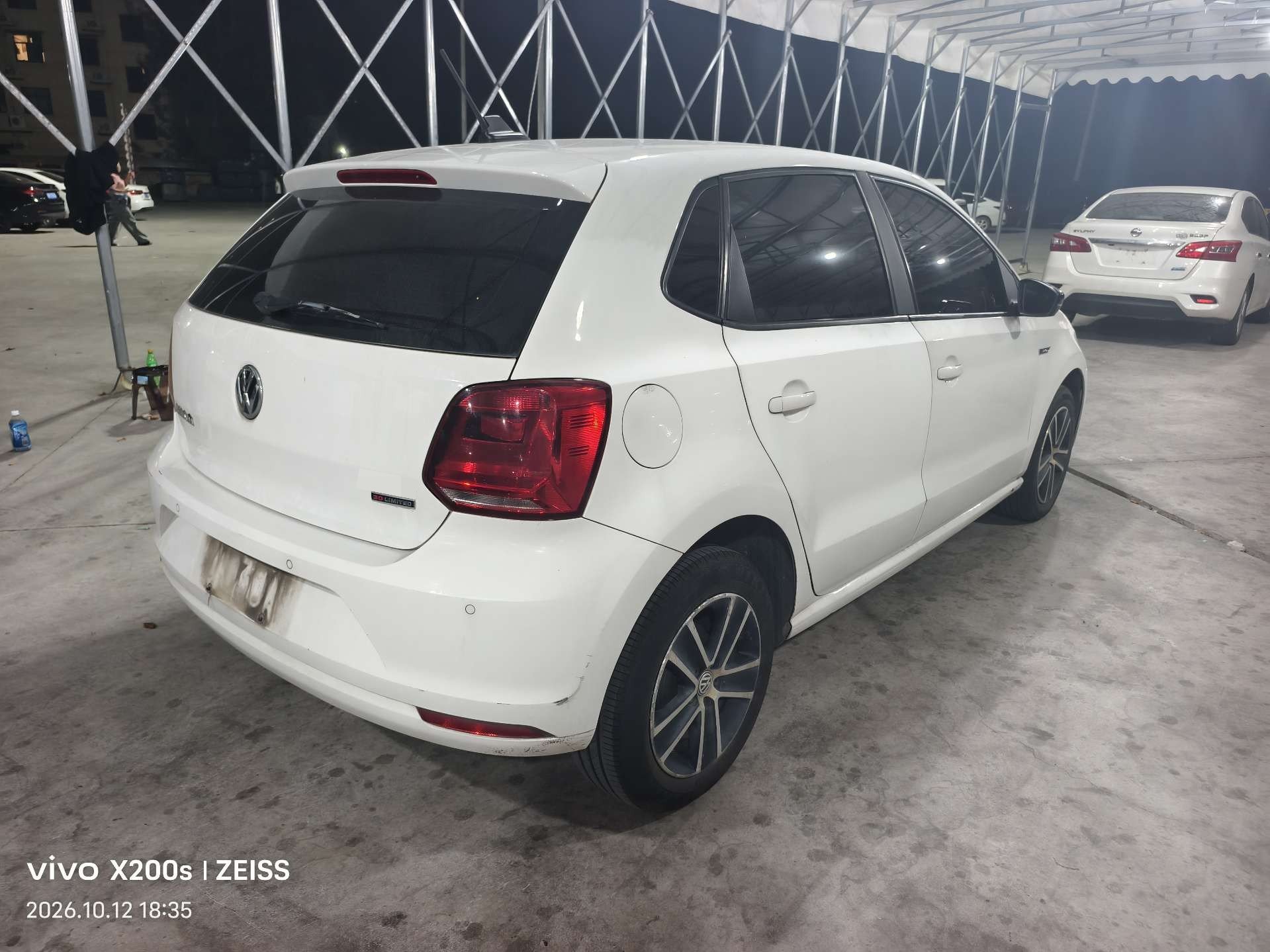 Volkswagen Polo 2015 car image #9
