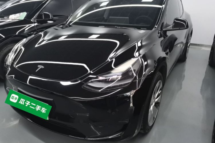 Tesla Model Y 2023 car image #2