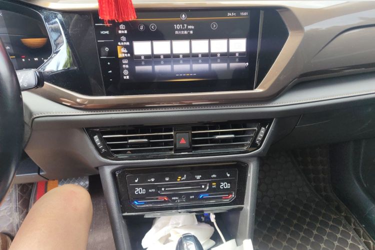 Volkswagen Tharu 2023 car image #13