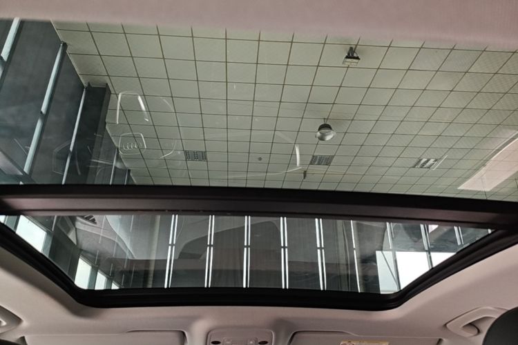 Audi Q3 2020 car image #18