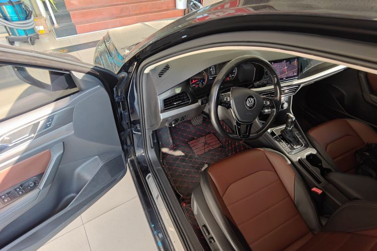 Volkswagen Lavida 2018 car image #12