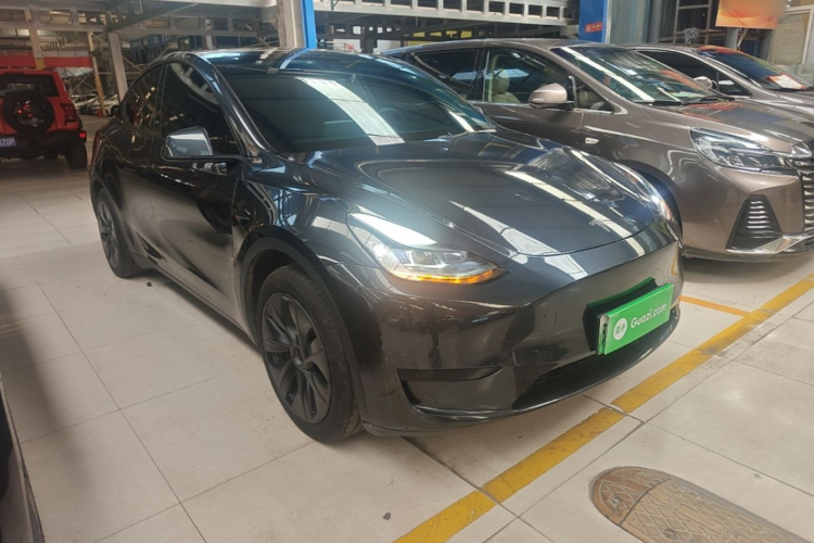 Tesla Model Y 2024 #4 Tesla Model Y 2024 car image #4