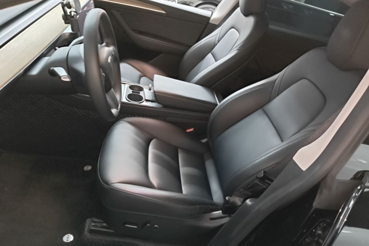 Tesla Model Y 2023 car image #19