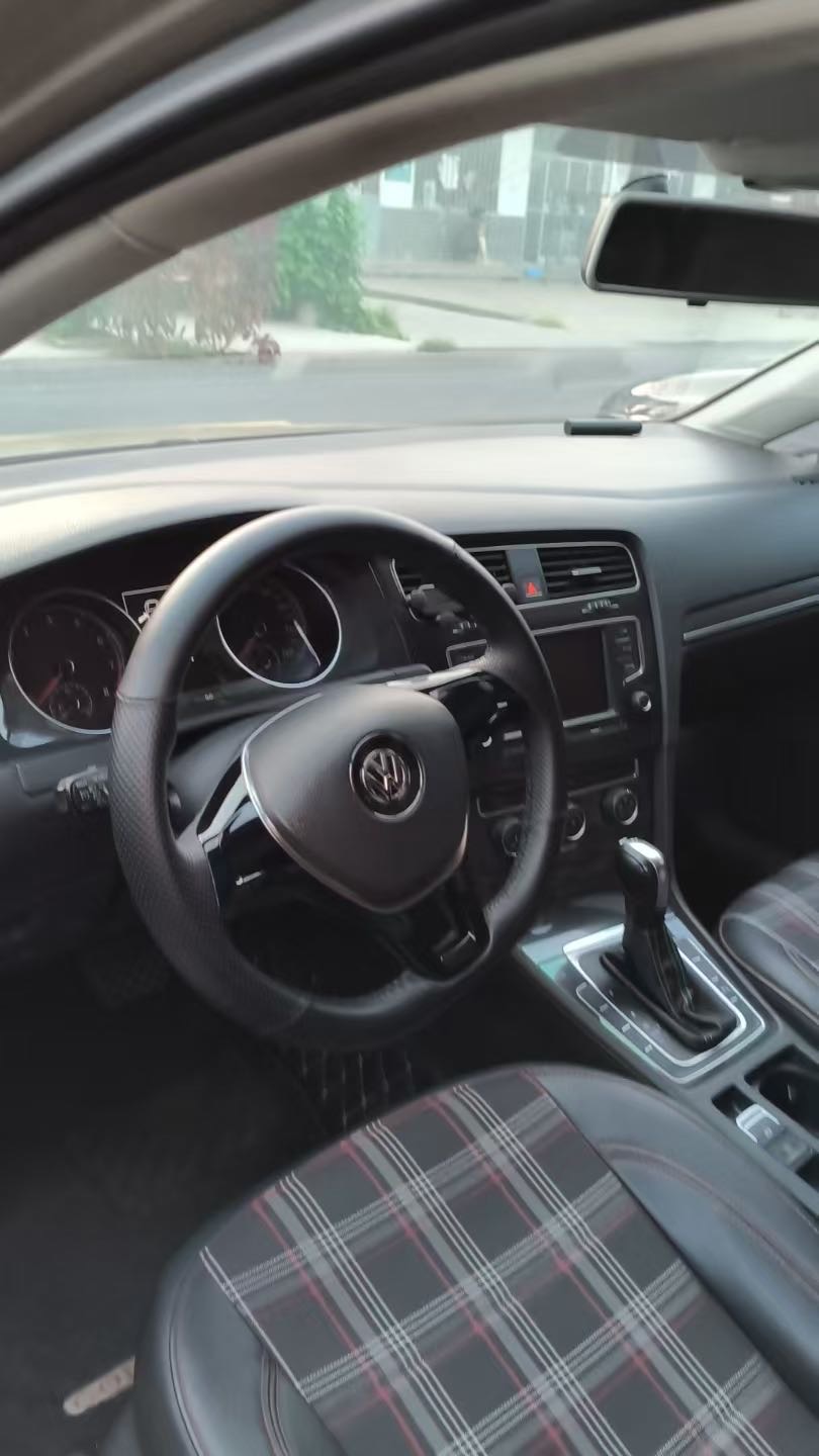 Volkswagen Golf 2017 car image #7
