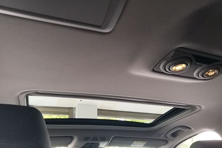 BMW 3 Series 2017 car image #18