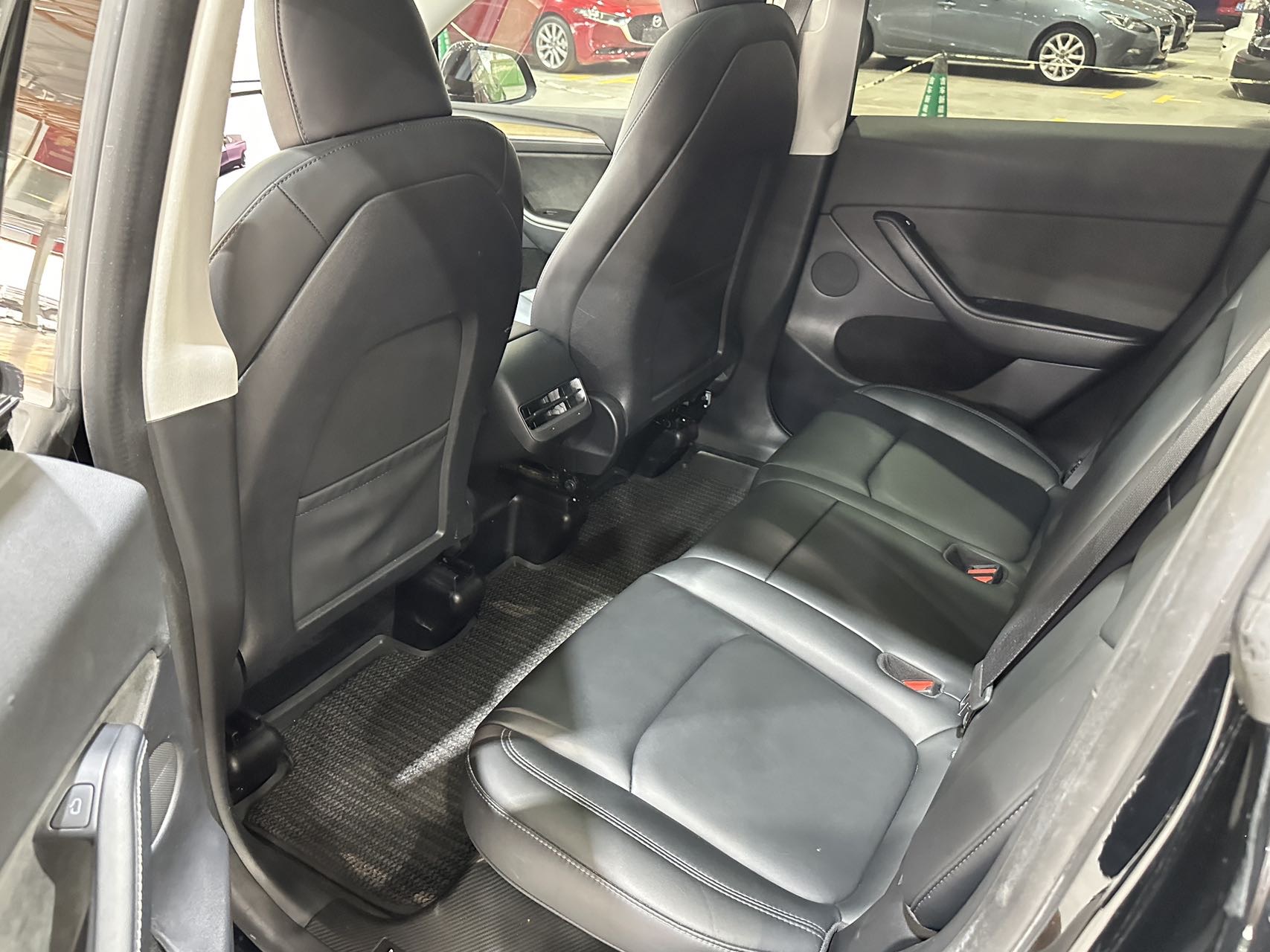 Tesla Model Y 2023 car image #10