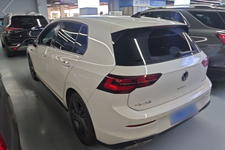 Volkswagen Golf 2025 car image #5