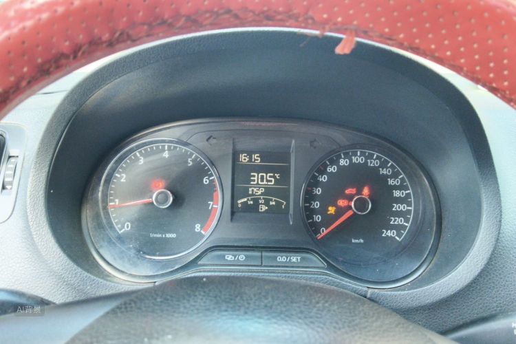 Volkswagen Polo 2015 car image #13