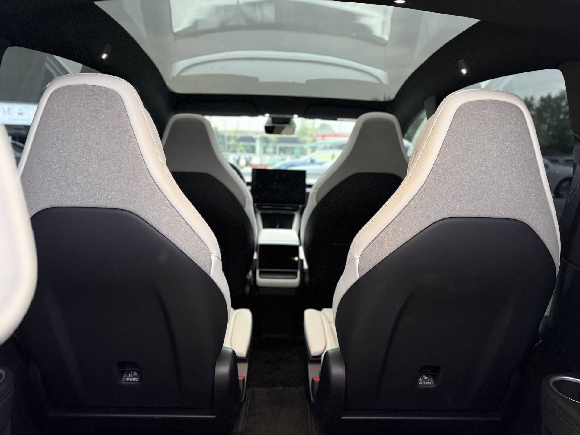 Tesla Model Y L 2026 #9 Tesla Model Y L 2026 immagine di auto #9