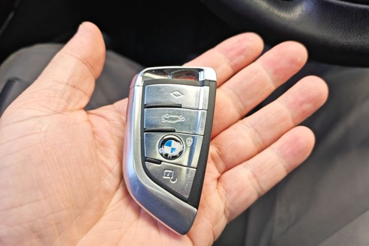 BMW 3 Series 2017 immagine di auto #14