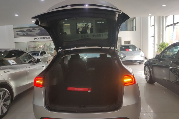 Tesla Model Y 2022 #19 Tesla Model Y 2022 immagine di auto #19