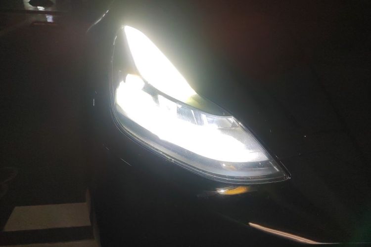 Tesla Model Y 2022 car image #8