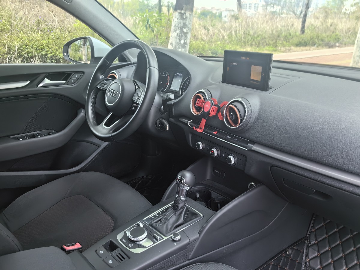 Audi A3 2019 car image #11