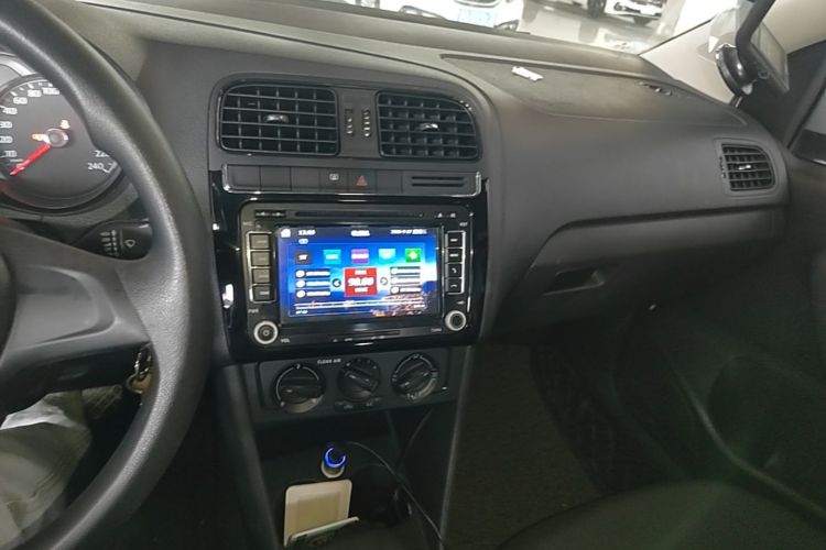 Volkswagen Polo 2016 #17 Volkswagen Polo 2016 car image #17