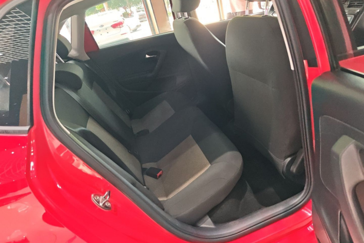 Volkswagen Polo 2018 car image #11