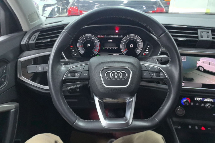 Audi Q3 2023 car image #15