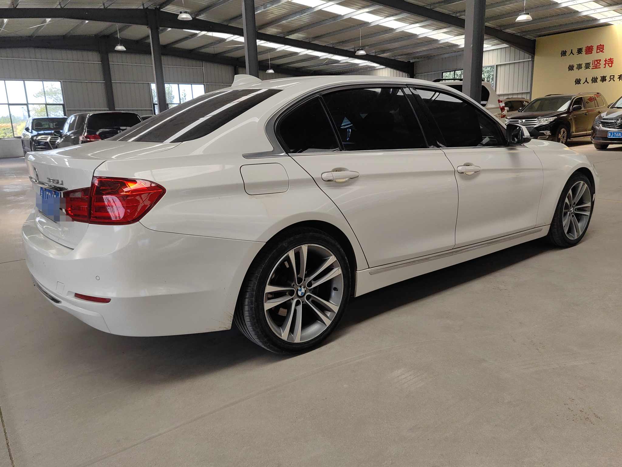 BMW 3 Series 2012 car image #8