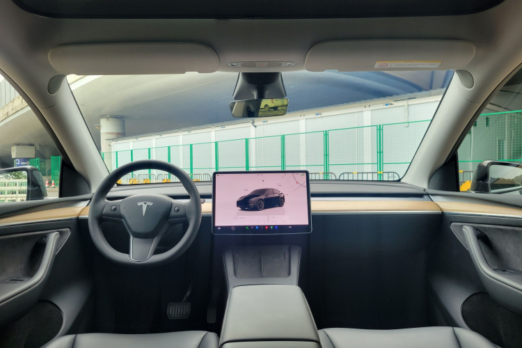 Tesla Model Y 2022 car image #15
