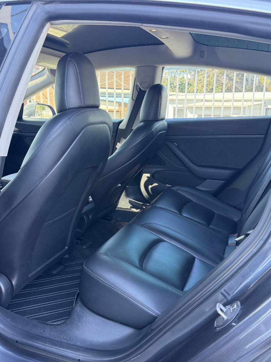 Tesla Model 3 2020 car image #9