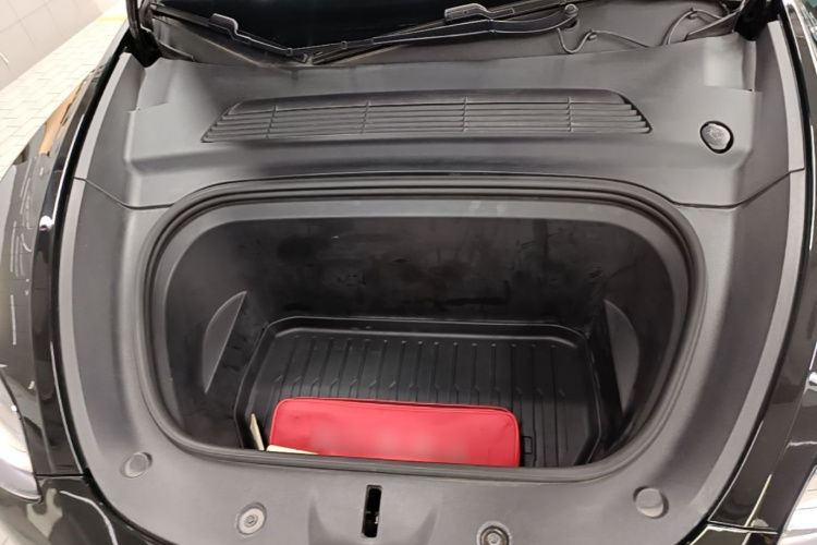 Tesla Model Y 2021 car image #22