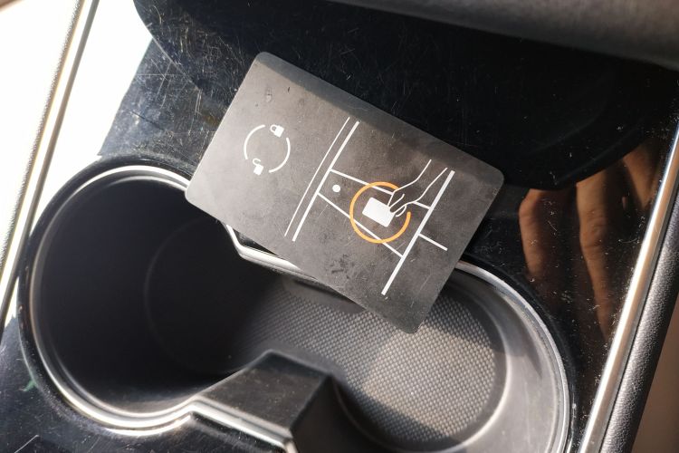 Tesla Model 3 2020 car image #9