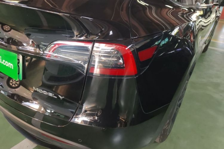 Tesla Model Y 2023 car image #8