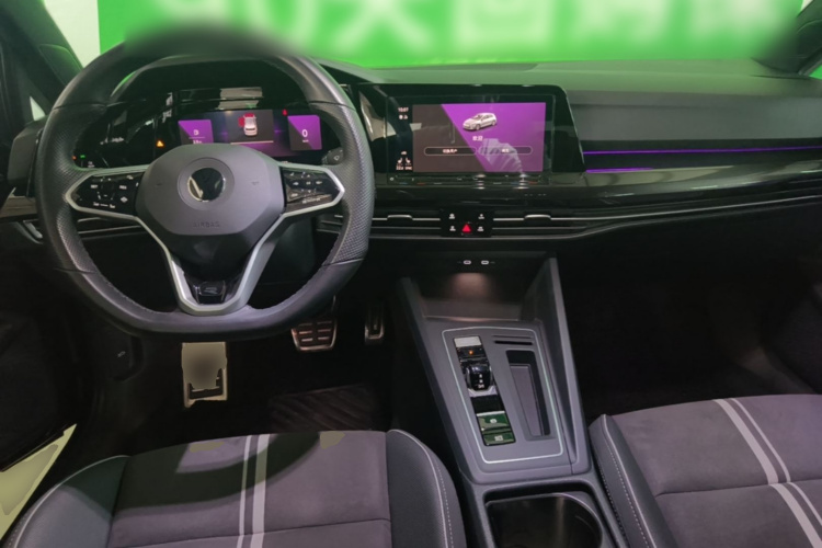 Volkswagen Golf 2023 car image #10