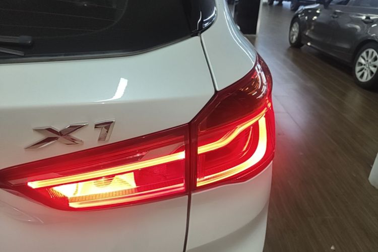 BMW X1 2017 #8 BMW X1 2017 car image #8