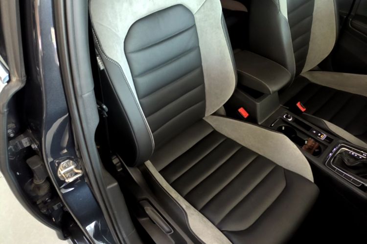 Volkswagen Golf 2020 car image #24