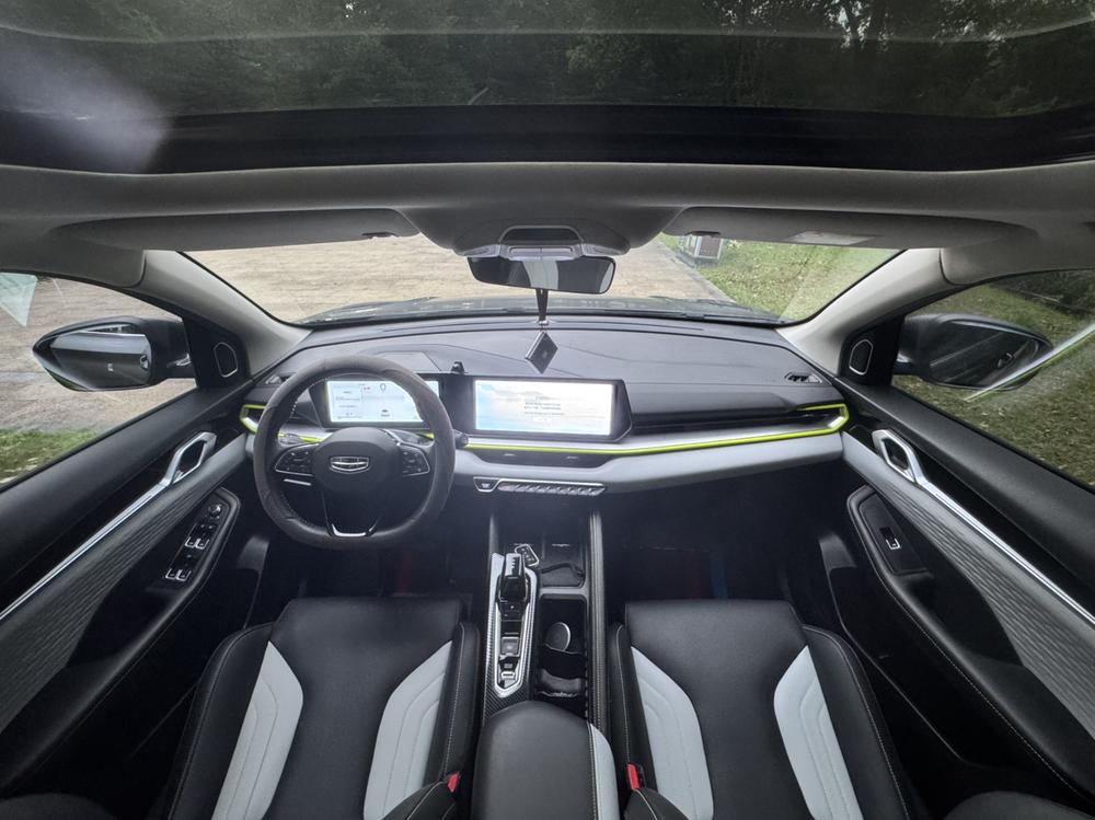 GEELY Coolray 2023 car image #15