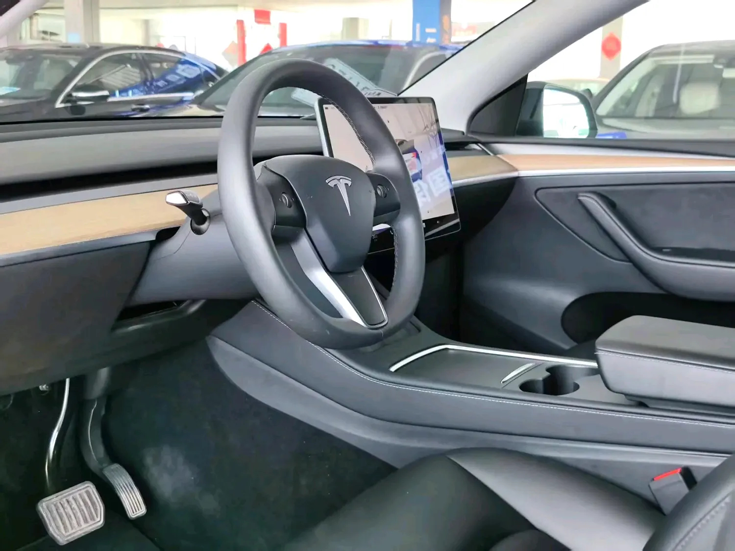 Tesla Model Y 2023 #5 Tesla Model Y 2023 car image #5