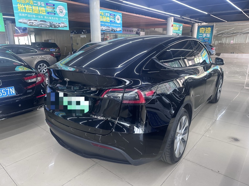 Tesla Model Y 2022 car image #8
