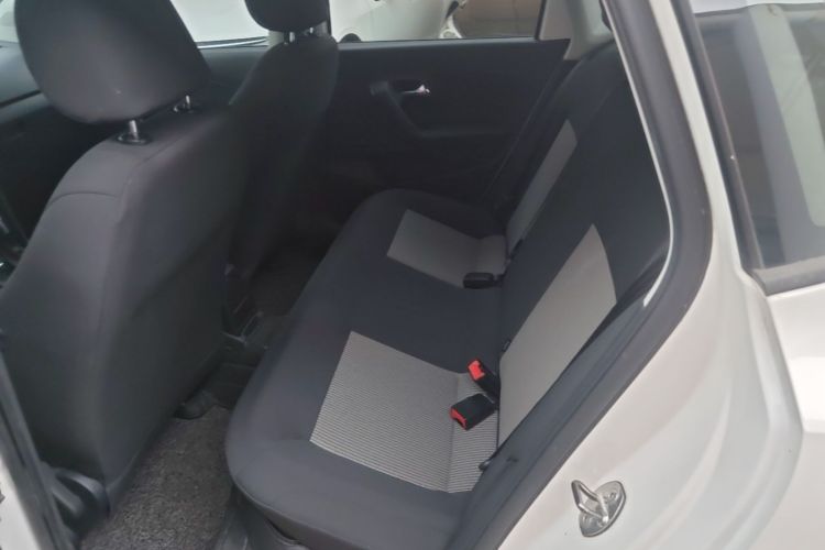 Volkswagen Polo 2017 car image #17