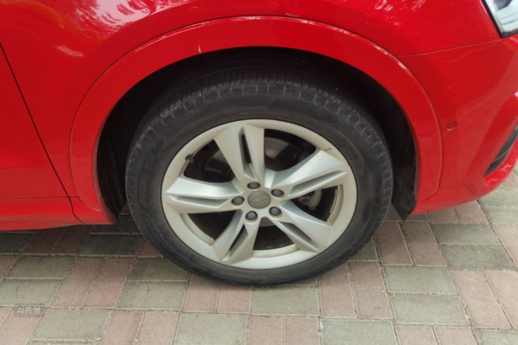 Audi Q3 2016 car image #9
