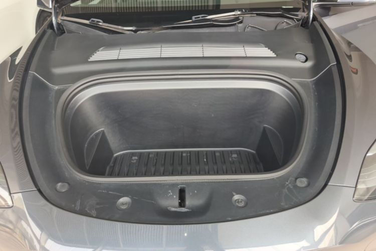 Tesla Model Y 2024 car image #20
