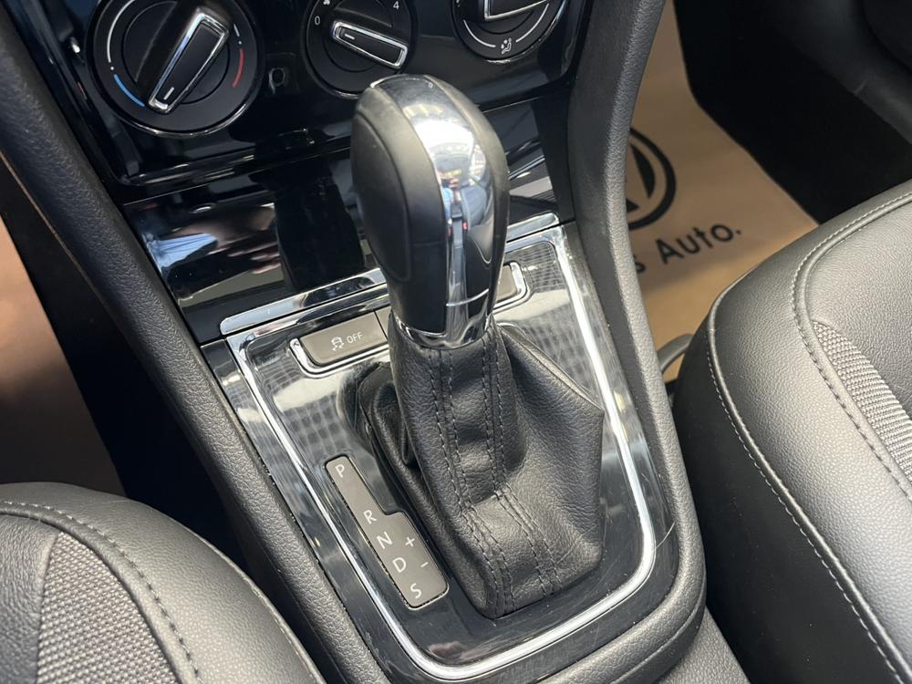 Volkswagen Bora 2015 car image #8