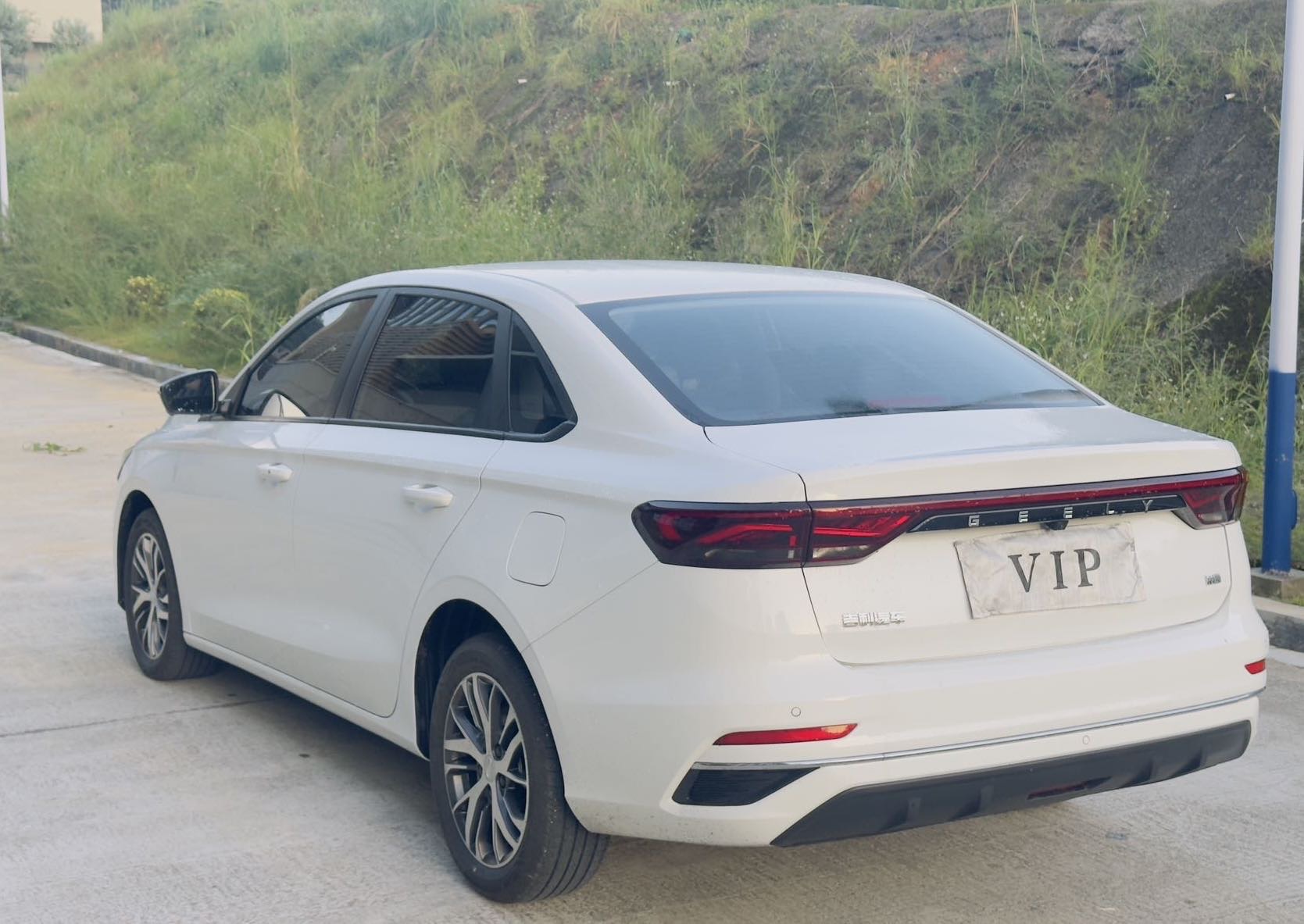 GEELY Emgrand 2025 صورة سيارة #11
