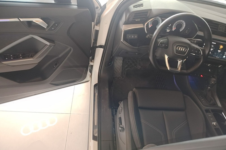Audi Q3 2025 #16 Audi Q3 2025 car image #16